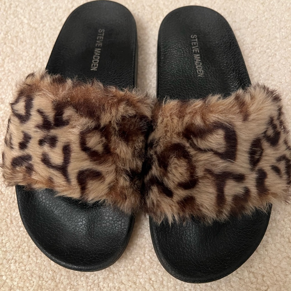 Steve Madden cheetah print slides